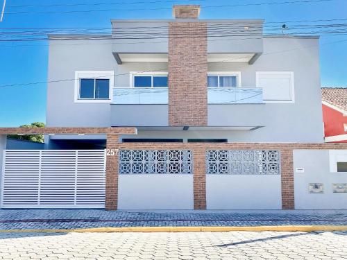 Casa em Bombinhas 150mts da Praia