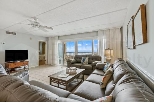 Oceanfront Condo w Balcony