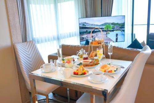 Ételek és italok, Patong Bay Hill Resort in Phuket