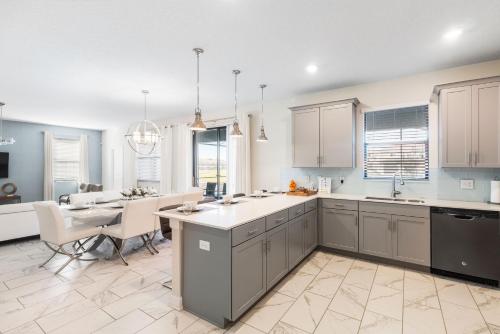 2957 FS - Luxury Oasis: 6BR Villa Pool Game in Kissimmee, USA