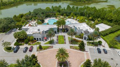 Charming 4BR w Private Pool Festival Gated Resort - 편의 시설/서비스
