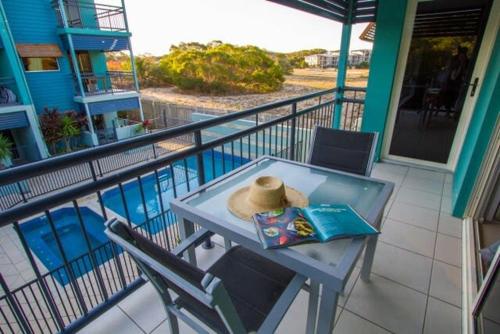 . Beach Pad 2 - Modern 2-bed unit by the beach