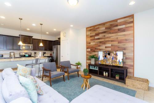 Resort Townhome w/PRIVATE Pool & BBQ, near Disney! - 편의 시설/서비스