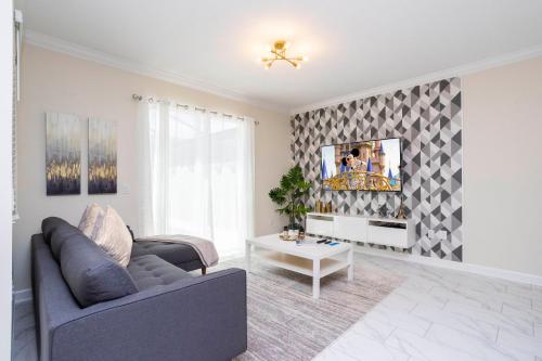 2929 SS - Disney Delight: 4BR Pool Near Parks, Kissimmee (foto 3)