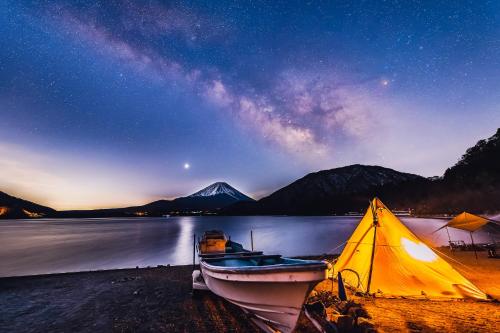 "Fuji & Lake's Upside down Fuji" Rental Camping Plan with transport "Not typical Mt'Fuji"