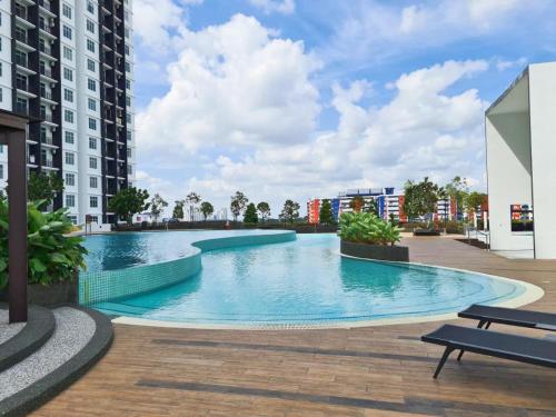 Chill Hotel Style Home couple in Larkin