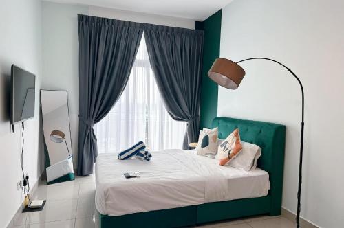 Chill Hotel Style Home couple in Larkin