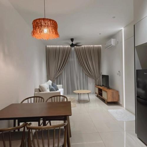 Chill Hotel Style Home couple in Larkin