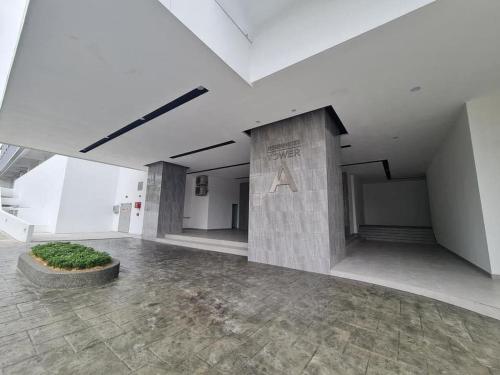 Chill Hotel Style Home couple in Larkin