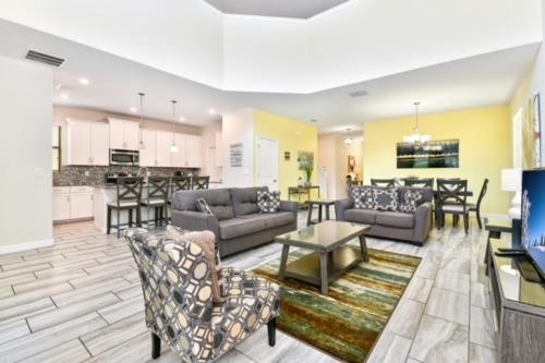 Spacious 5 Bed Pool Home with Game Room home in Davenport, USA