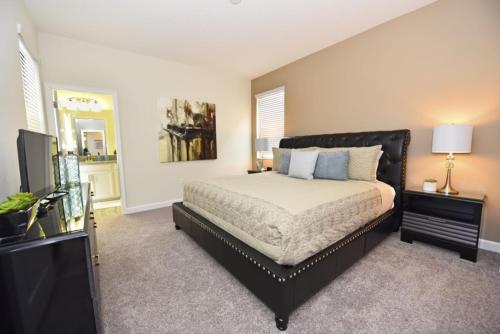 Spacious 5 Bed Pool Home with Game Room home in Davenport, USA