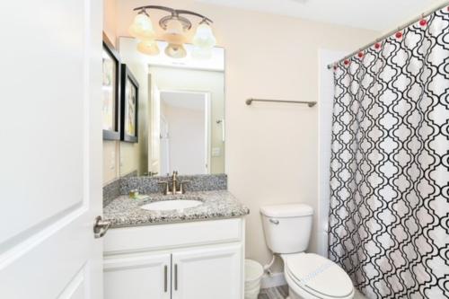 Spacious 5 Bed Pool Home with Game Room home - image 4