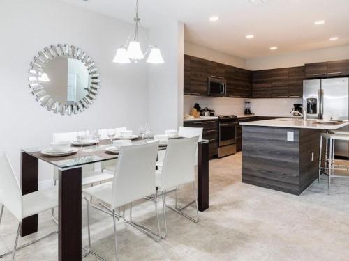 Peaceful 3Bed Town Home in Balmoral Resort-3SLTTH2 condo in Haines City, USA