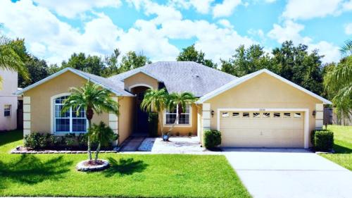 Privacy 4 Bed 3 Bath Pool Home with Spa home in Kissimmee, USA