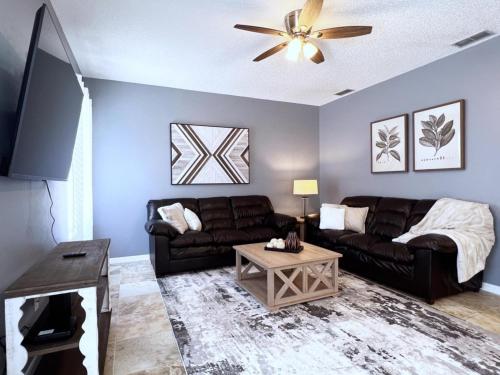 Privacy 4 Bed 3 Bath Pool Home with Spa home in Kissimmee, USA