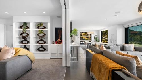 Lordens Penthouse- Hot Tub- BBQ- Gas Fire - image 11