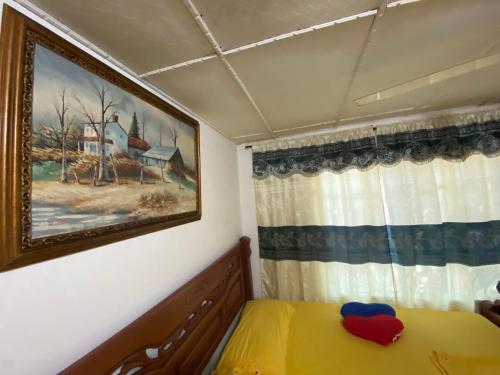 Standard King Room image 4