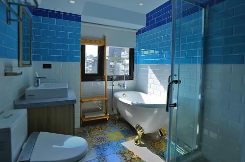 Deluxe Double Room with City View image 10