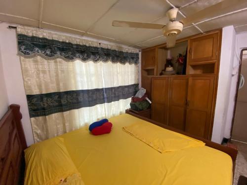 Standard King Room image 3