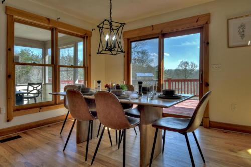 Rock Ledge Farms in Morganton, USA