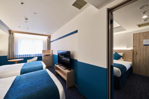 6 twin beds