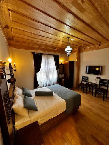 Antique Pearl Hotel
