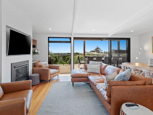 Shared lounge/TV area, McCrae Holidays by Ready Set Stay near Goolgowie Bushland Reserve