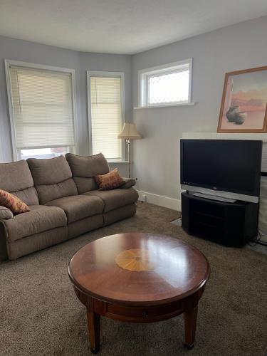 House w Separate 4 Private Bedrooms in South Bend, USA