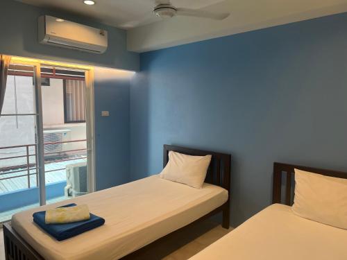 room detail thumbnail 2