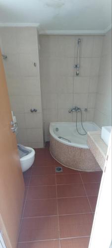 Bristol Sea View Apartments - image 13