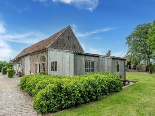 Holiday home in West Flanders with garden and bubble bath