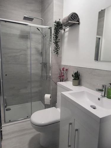 Bathroom, Dragonflies in Hordle