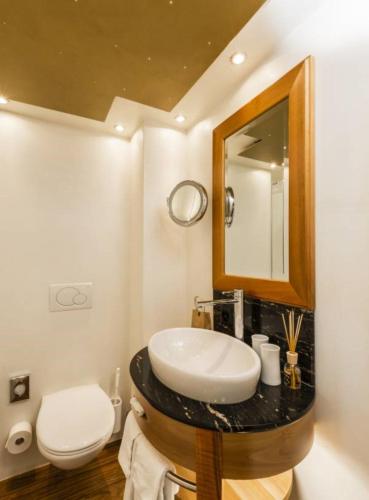 Double Room with River View image 9