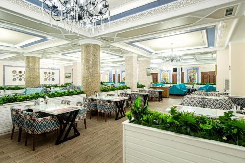 Restaurant, Shymkent Grand Hotel in Shymkent