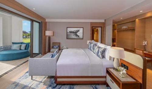 Deluxe Garden Terrace Suite