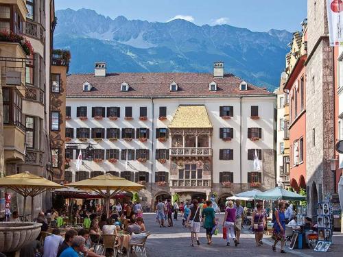 Hotel Charlotte – Innsbruck, IL