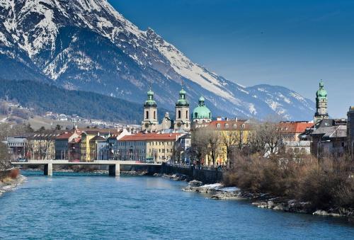 Hotel Charlotte – Innsbruck, IL