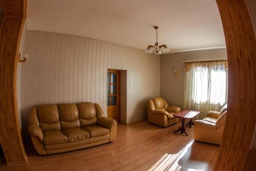 in Like Hostel - image 2