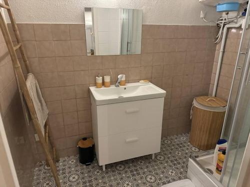 Carpentras cosy& 3 voyageurs& in 卡龐特拉市中心