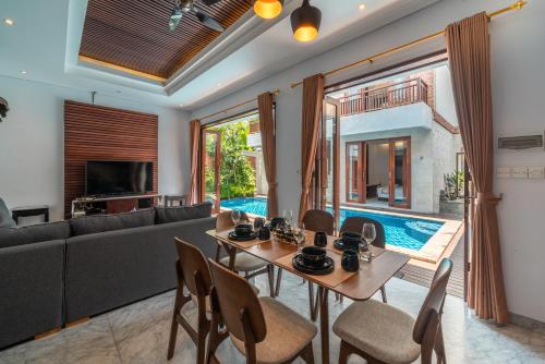 Authentic Temple & Garden: 5BR Villa