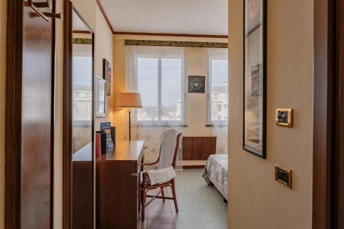 Deluxe Double Room with Side Sea View