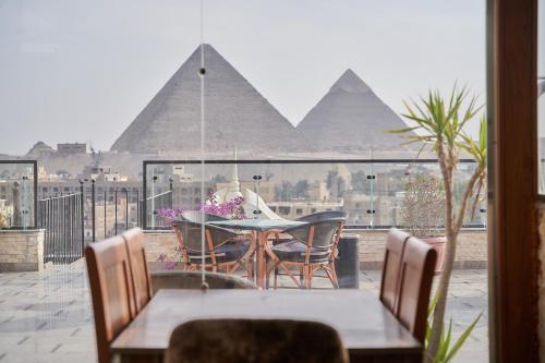 Top pyramids hotel