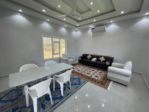 Jabal Shams, the summit house in Al Ḩayl