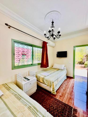 2 twin beds