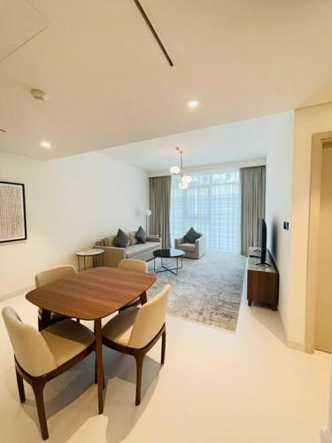 Marina Vista Luxury: 1-BR with Breathtaking Views, Dubai (photo 4)