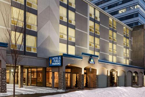 ทัศนียภาพภายนอกโรงแรม, เดย์ อินน์ บาย วินด์แฮม เอ็ดมันตัน ดาวน์ทาวน์ (Days Inn by Wyndham Edmonton Downtown) in เอดมอนตัน ซิตี้เซ็นเตอร์
