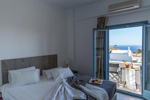 Double or twin room, superior, pool view