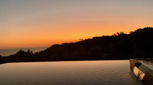 Prime Hermosa- Ocean View Villa with Infinity Pool - image 4