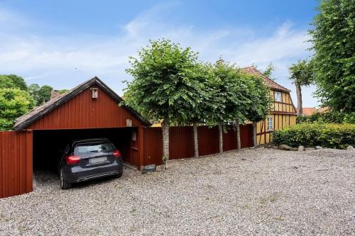 Idyllisk, historisk byhus ved fjorden i Mariager