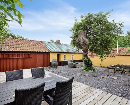 Garden, Idyllisk, historisk byhus ved fjorden i Mariager in Mariager